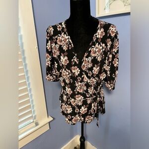 A Love Story Women’s floral wrap blouse size xl